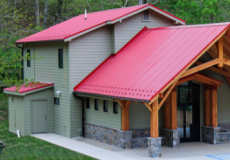Mountain Lake Lodge的新吉尔斯县步道中心向游客开放